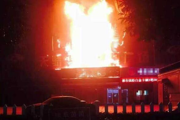 湖北赤壁市天驕廣場發(fā)生火災(zāi) 疑似led顯示屏線路問題所致